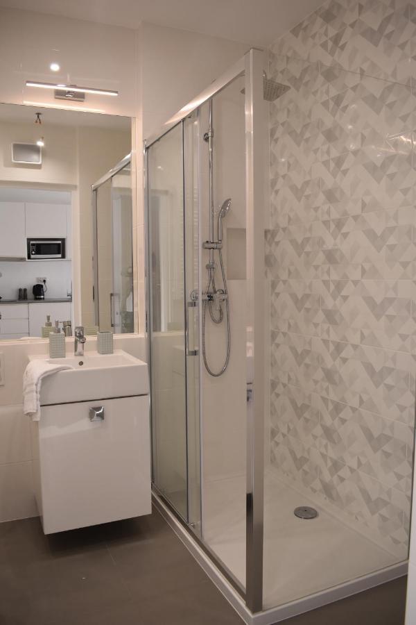 גדינייה White Apartment Modern Tower Atal מראה חיצוני תמונה