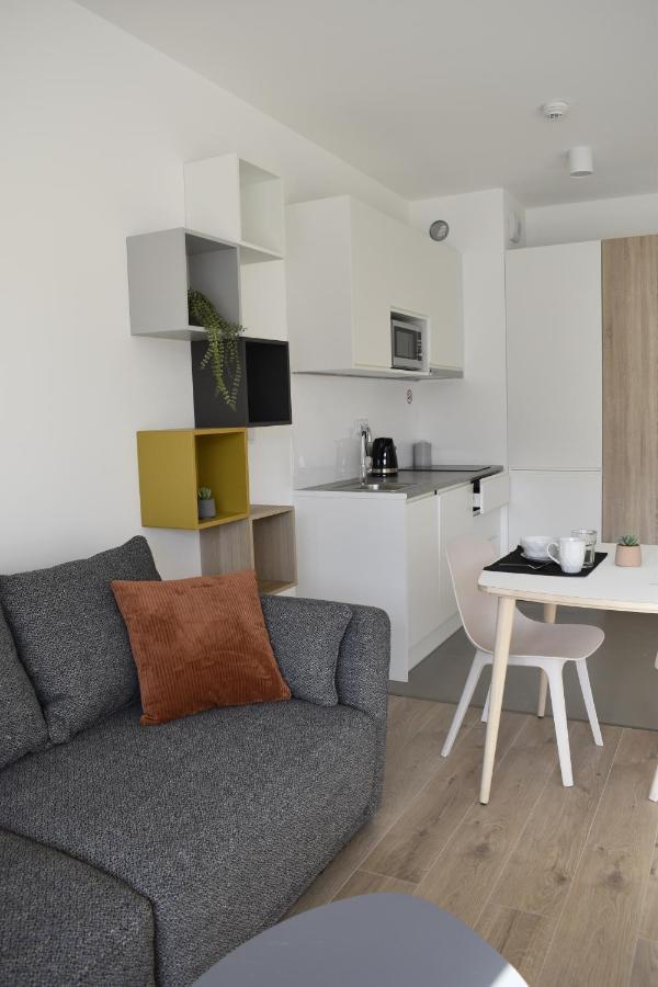 גדינייה White Apartment Modern Tower Atal מראה חיצוני תמונה